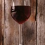 Сухое красное вино – один из основных компонентов постной свекольной икры фото